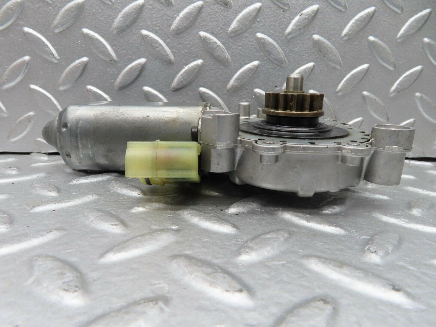 14973 Mercedes-Benz W140 S320 Front Right Window Regulator Motor 0130821503