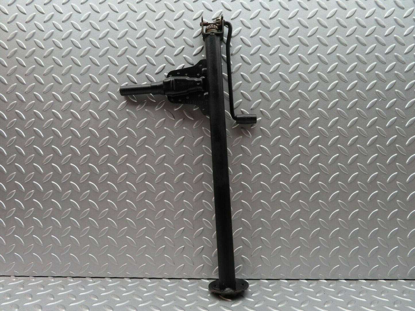 5674 Mercedes-Benz W123 200 Car Jack 1235830715