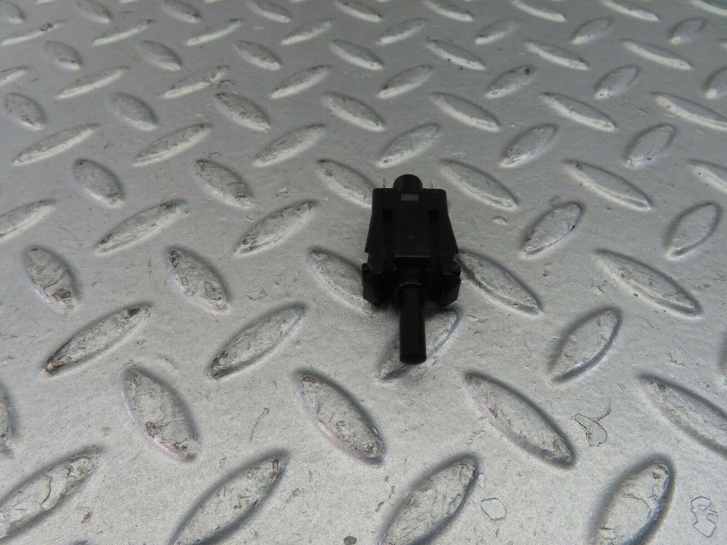 10400 Mercedes-Benz W201 190E Door Contact Switch 0015458714