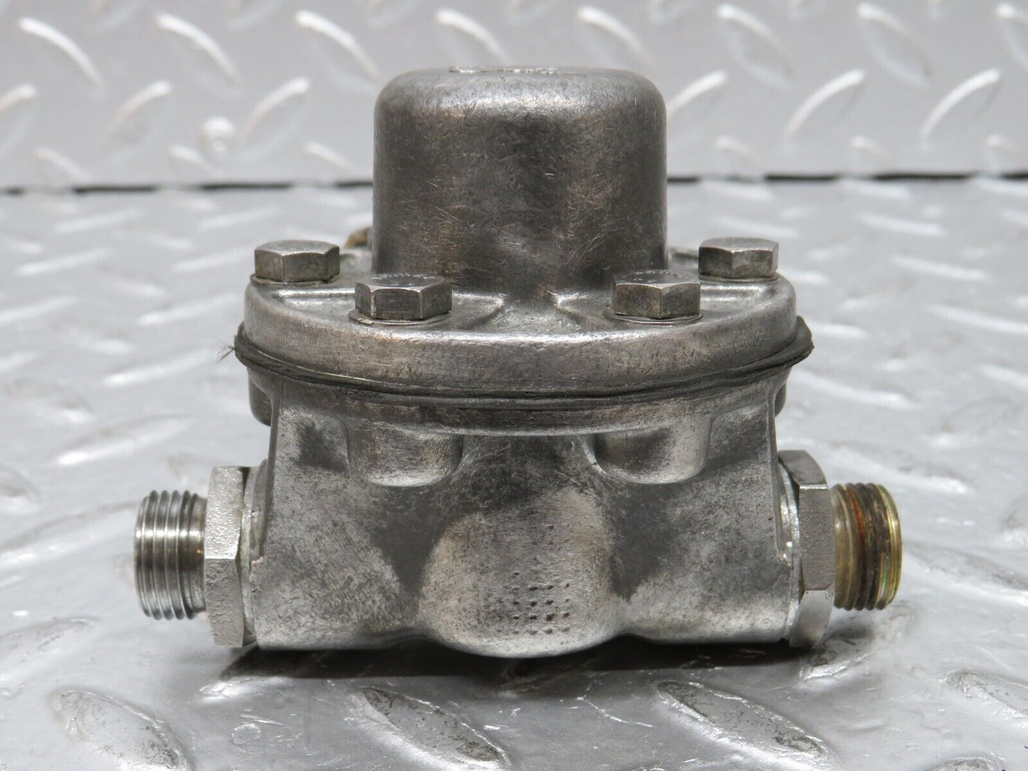 32788 Mercedes-Benz C107 R107 350 V8 Oil Pressure Damper 1161870194 1161870196