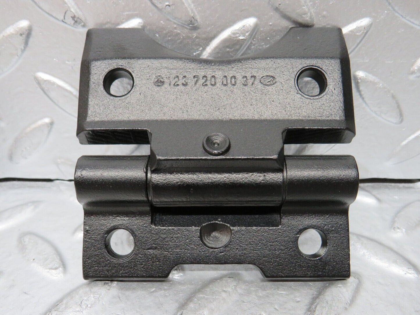 26867 Mercedes-Benz W123 240D Door Hinge Pair 1237200037
