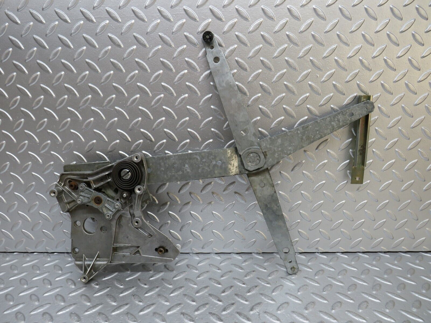 30070 Porsche 924 Right Door Power Window Regulator 477837376