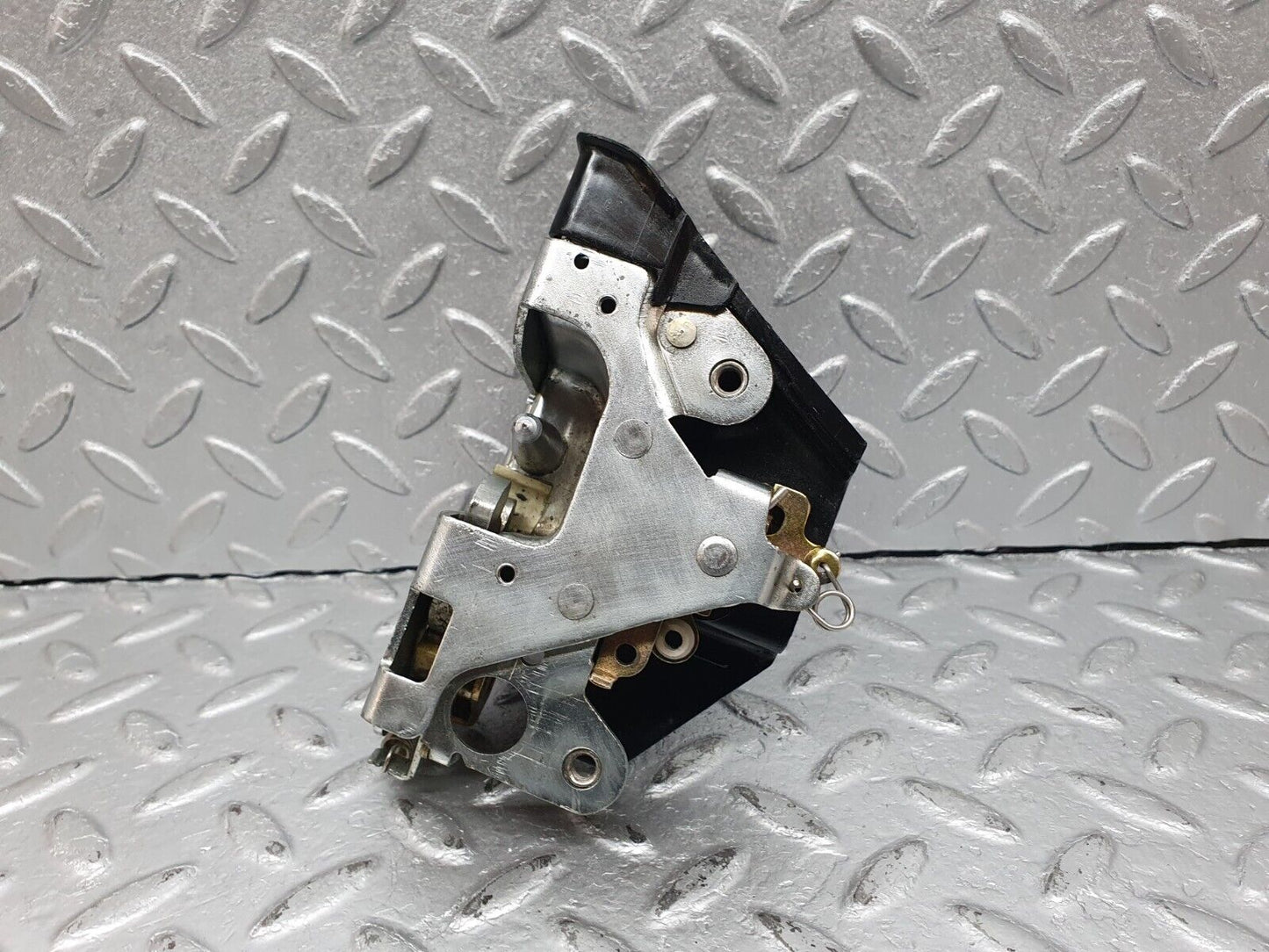 41106 Mercedes-Benz W126 300SE Rear Left Door Lock Mechanism 1237330108