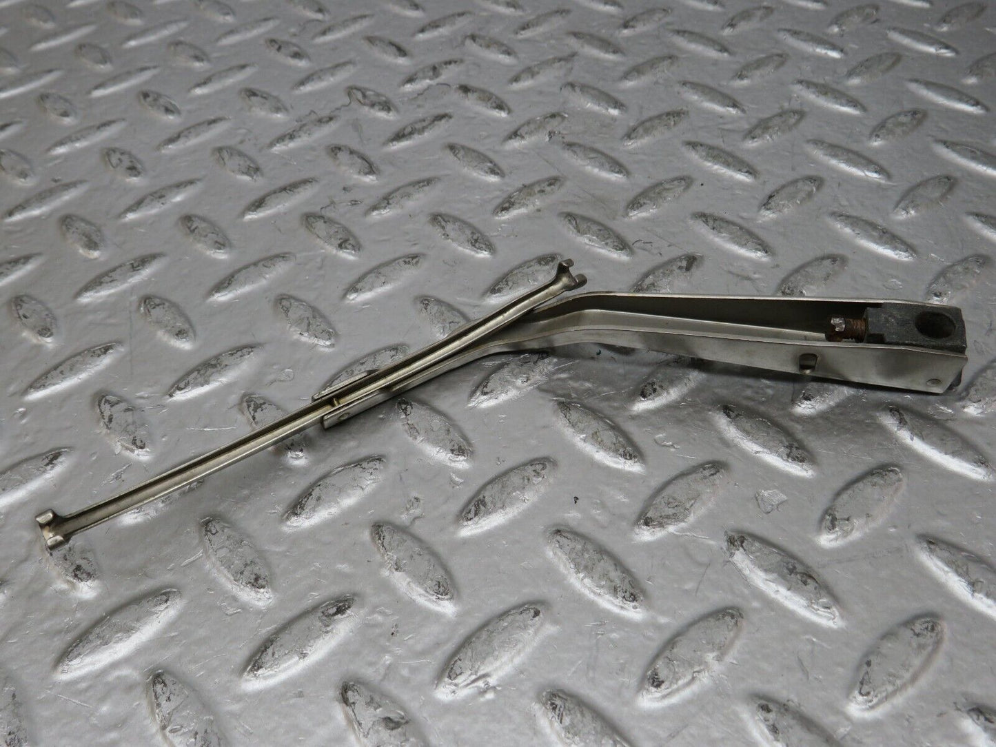 26051 Mercedes-Benz W116 450SE Headlight Wiper Arm Left Bosch