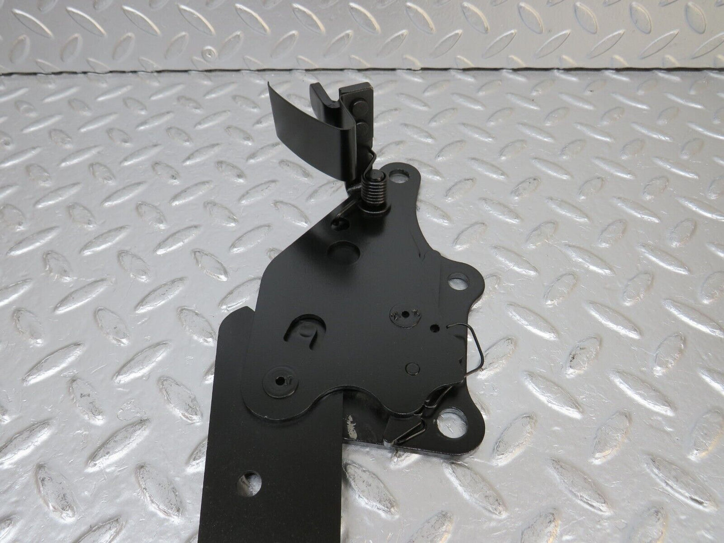 32514 Mercedes-Benz S124 300TE Wagon Rear Seat Hinge Pair