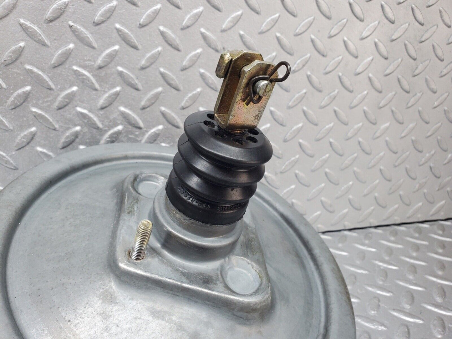 44589 Mercedes-Benz W124 220E Brake Booster Lucas 0044301630