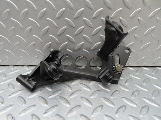 16976 Mercedes-Benz C123 280CE Coupe Power Steering Pump Bracket