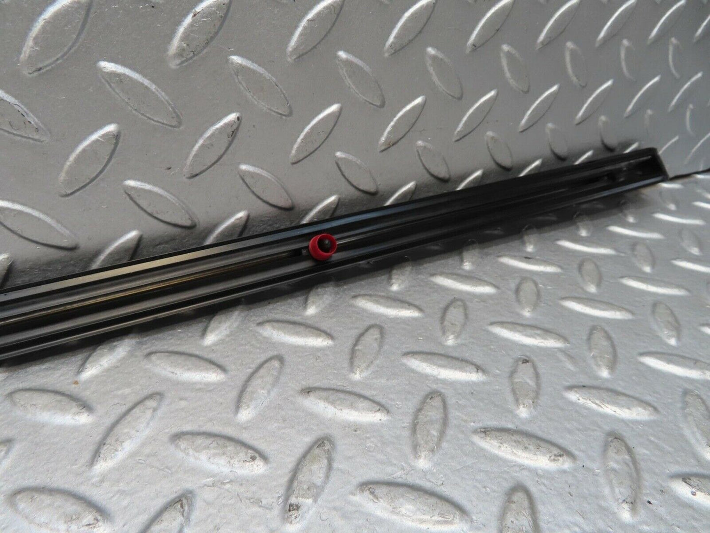 15834 Mercedes-Benz W123 280E Front Left Fender Wing Centre Moulding Trim