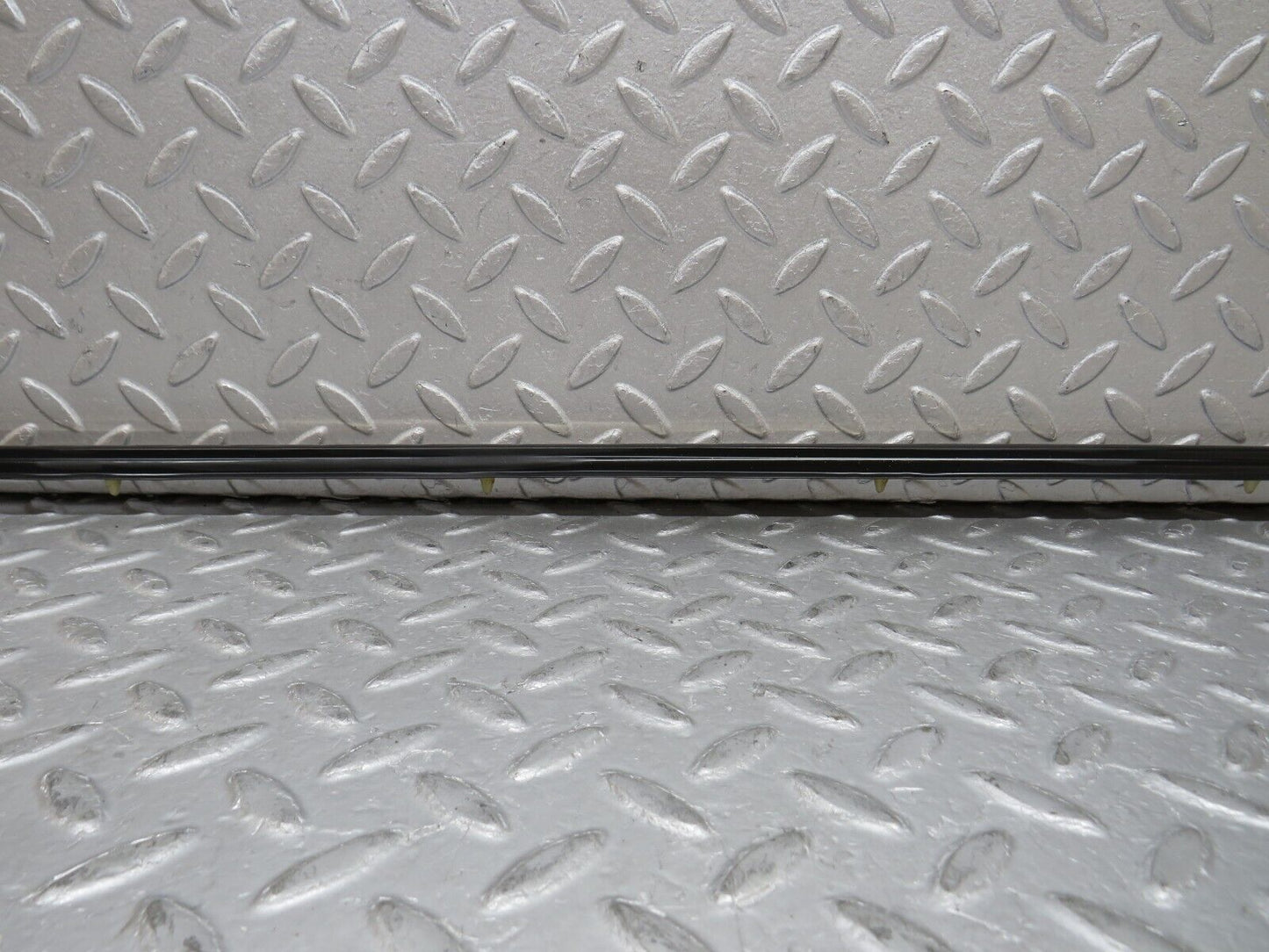 37308 Mercedes-Benz W109 300SEL Front Right Fender Centre Moulding Trim
