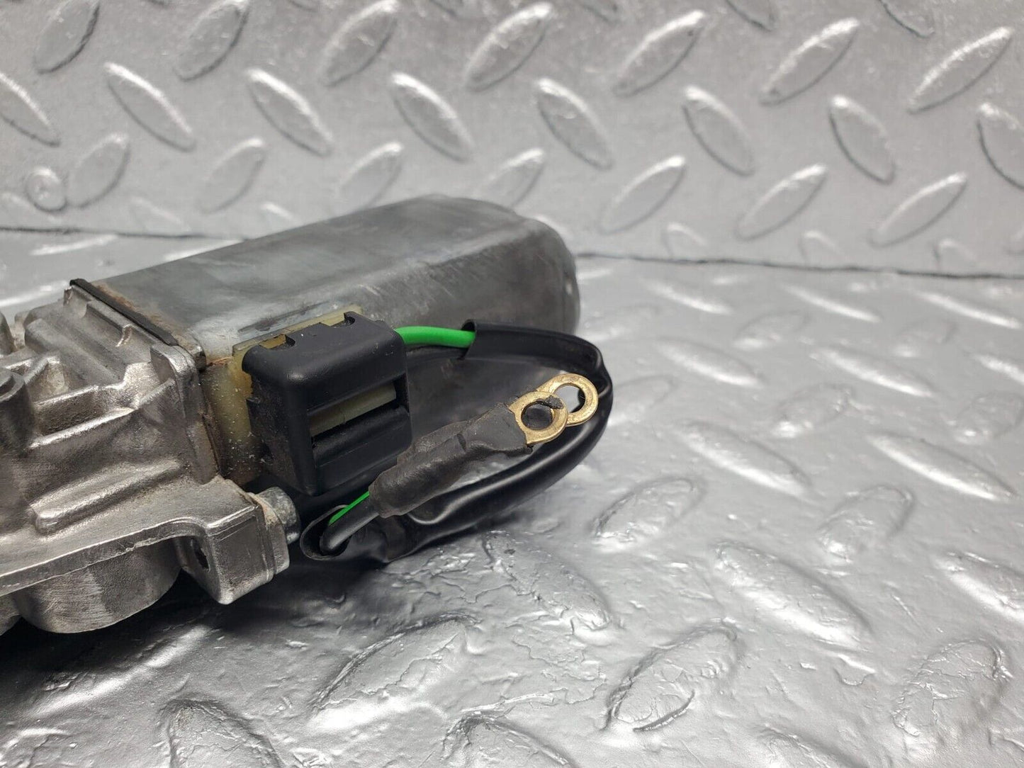 30310 Mercedes-Benz W124 230E Window Regulator Motor Left Bosch 0130821284