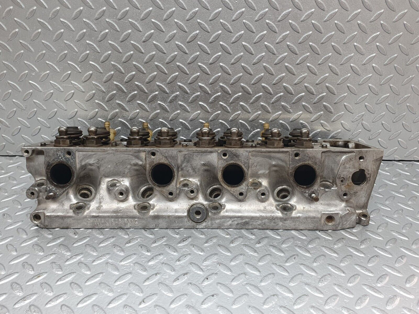 43839 Mercedes-Benz C126 380SEC Coupe Cylinder Head Left Side 1160163301