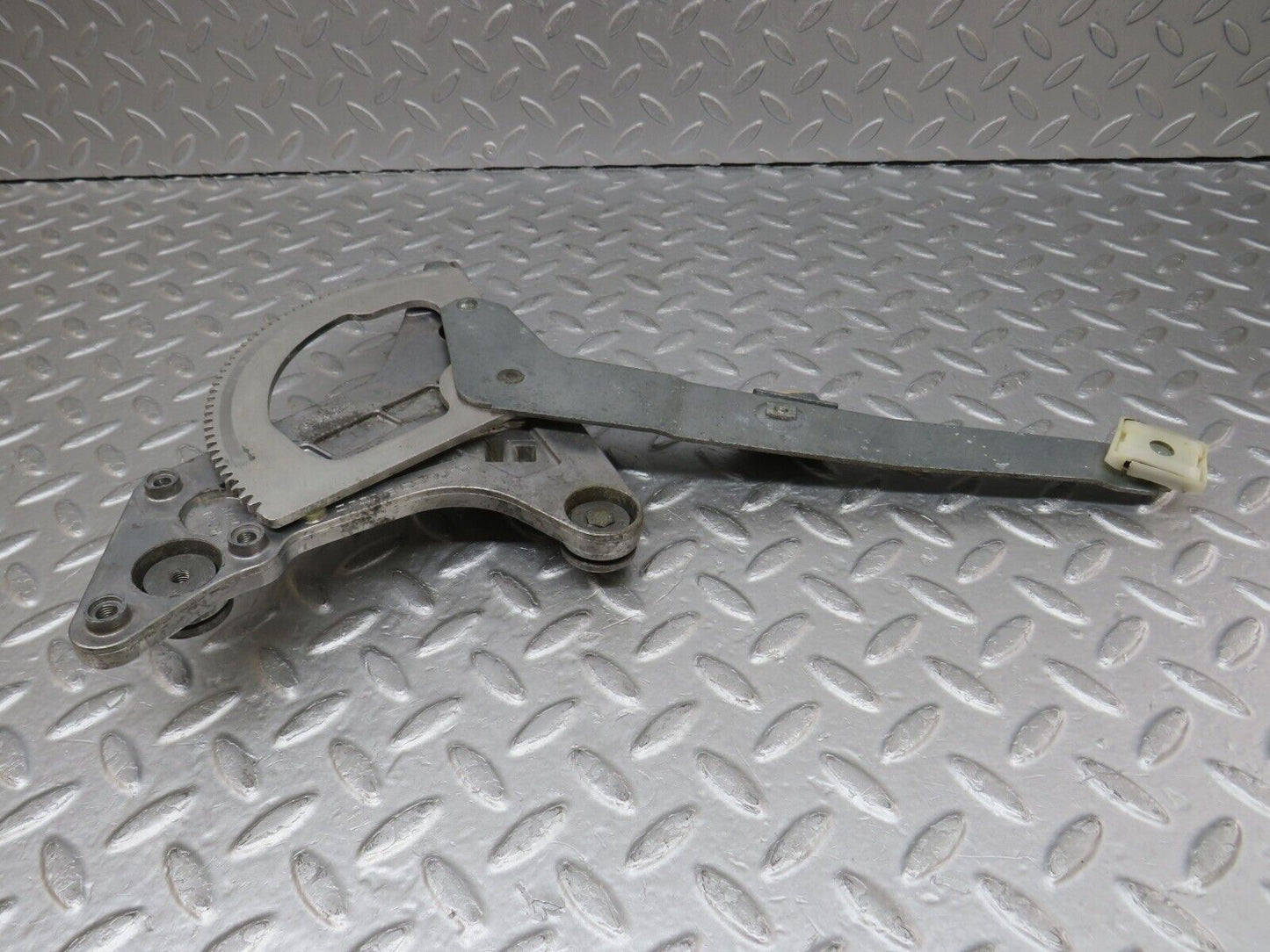 35986 Mercedes-Benz W126 420SE Rear Left Power Window Regulator 1267350111