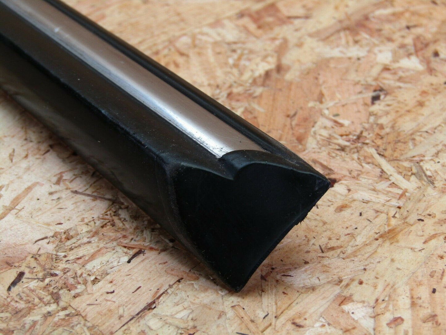 2171 Mercedes-Benz W116 350SE Front Right Door Centre Moulding Trim