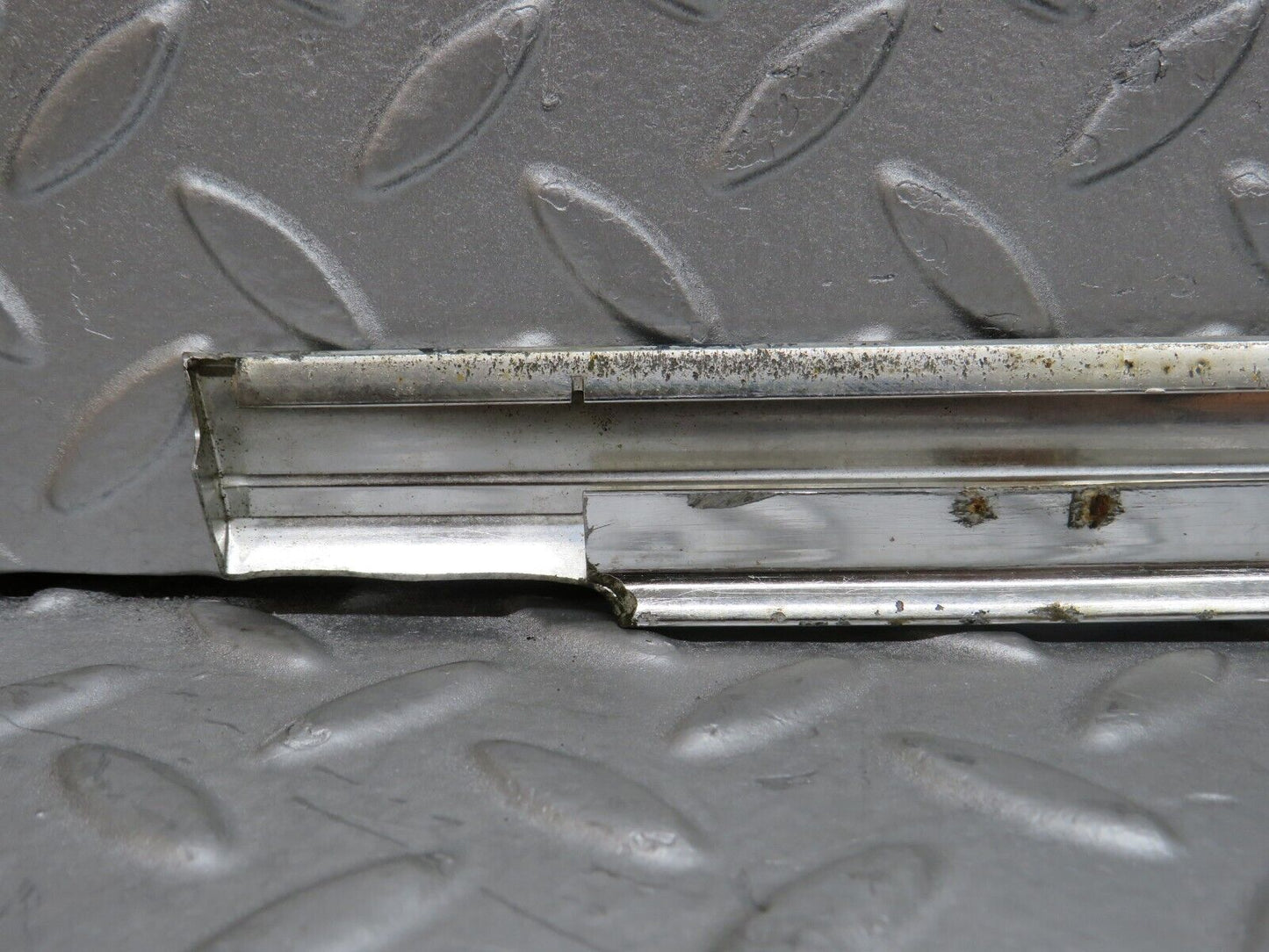 37313 Mercedes-Benz W109 300SEL Front Left Door Chrome Moulding Trim
