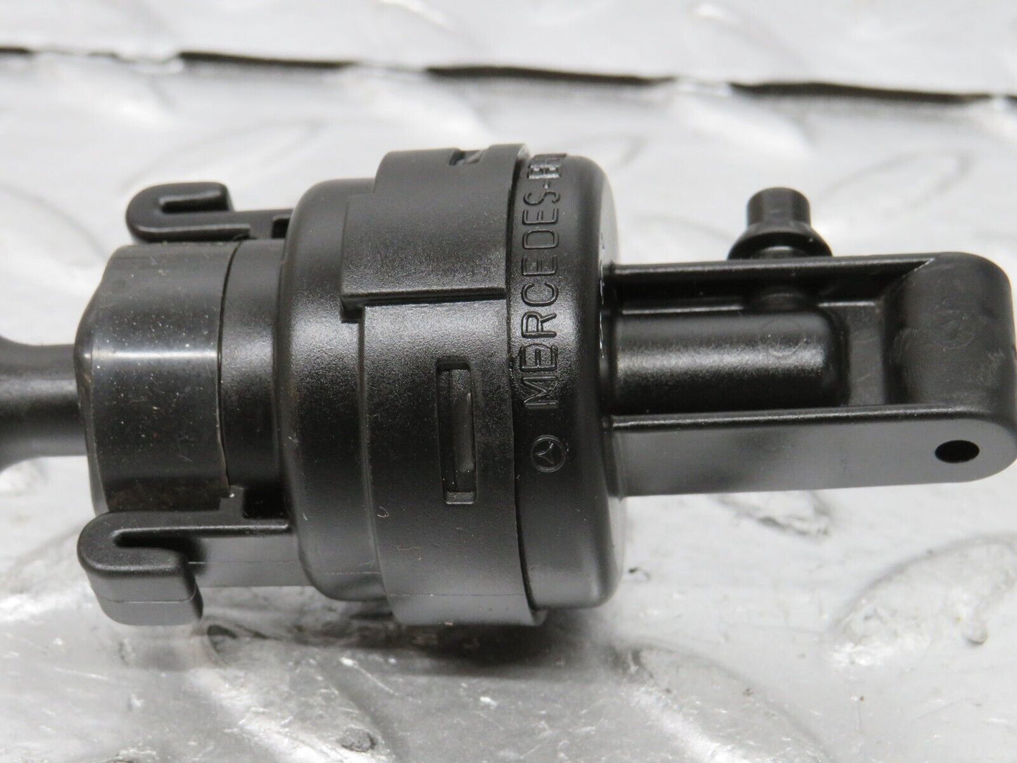 24963 Mercedes-Benz W140 S320 Left Door Lock Vacuum Actuator 400139