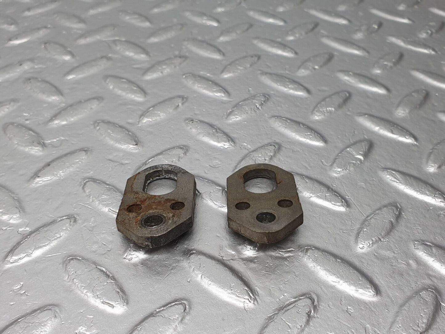 41361 Mercedes-Benz W116 350SE Fuel Injector Bracket Holder 2X