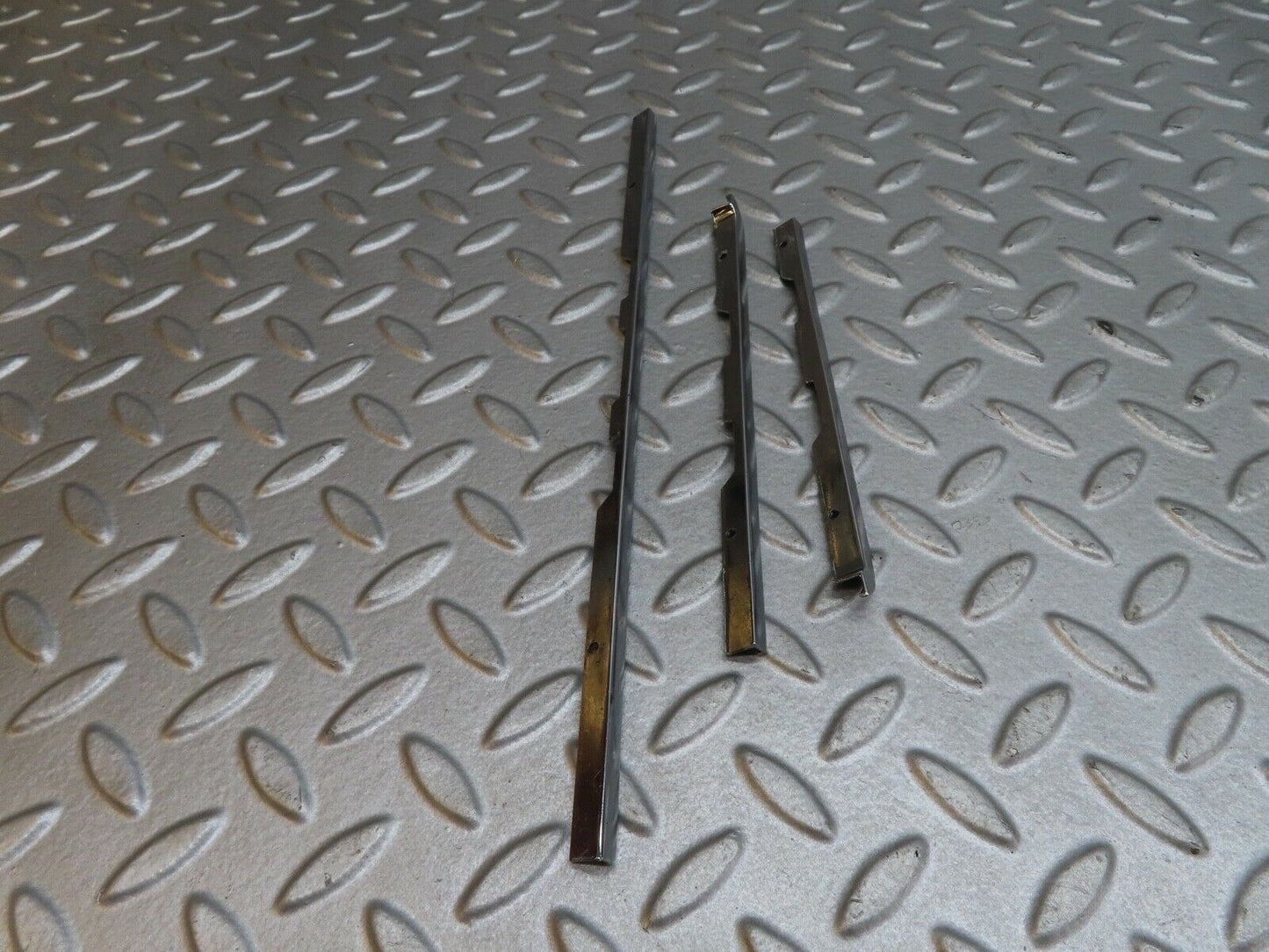 17886 Mercedes-Benz W116 450SEL Dashboard Chrome Trim