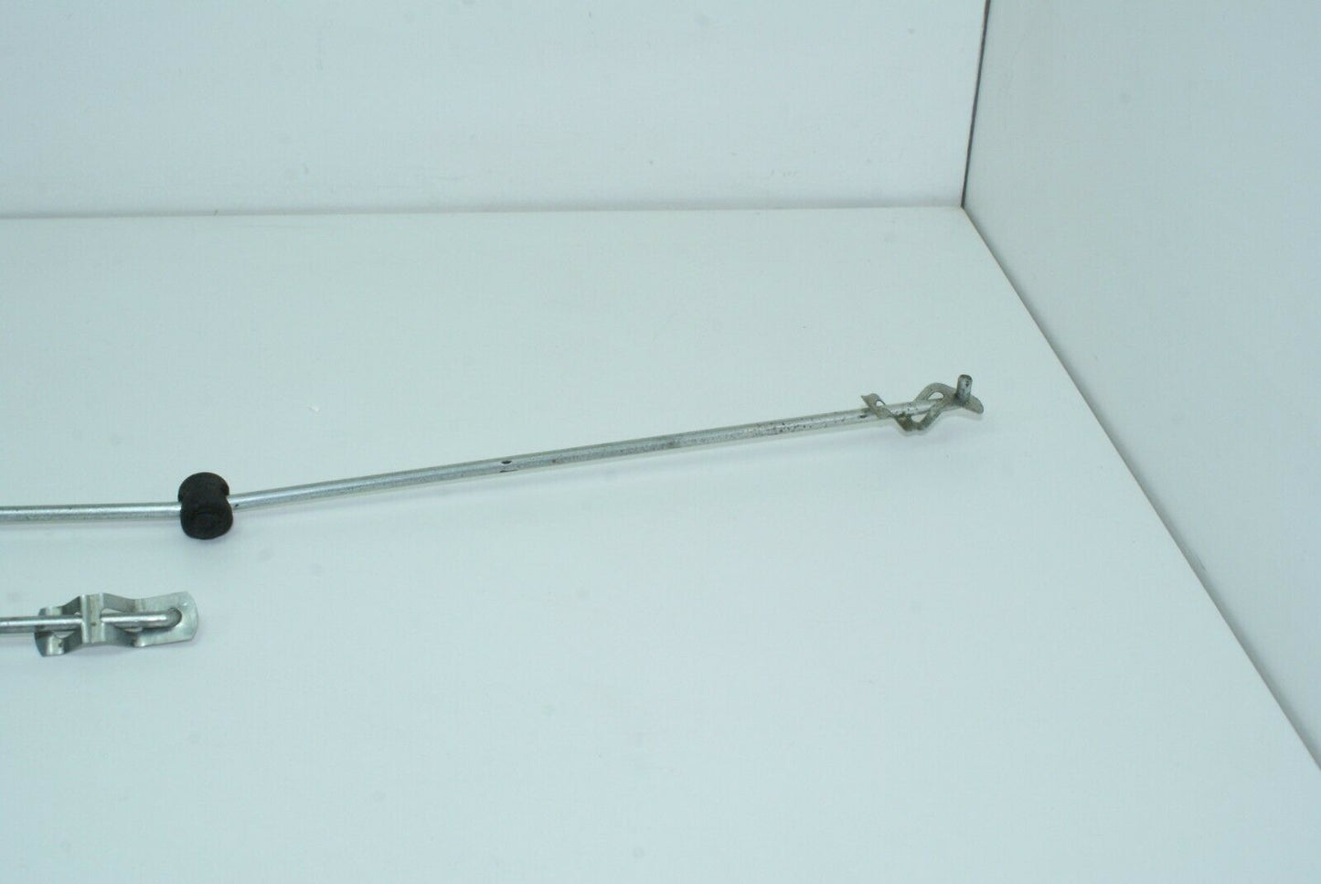 2073 Mercedes-Benz W105 219 PONTON Door Lock Control Bar Rear Right