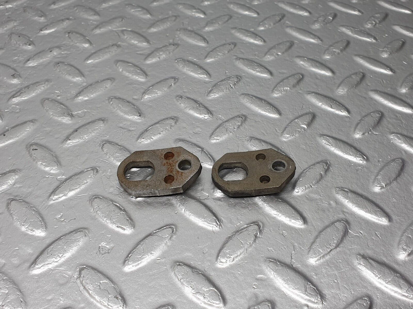 41363 Mercedes-Benz W116 350SE Fuel Injector Bracket Holder 2X