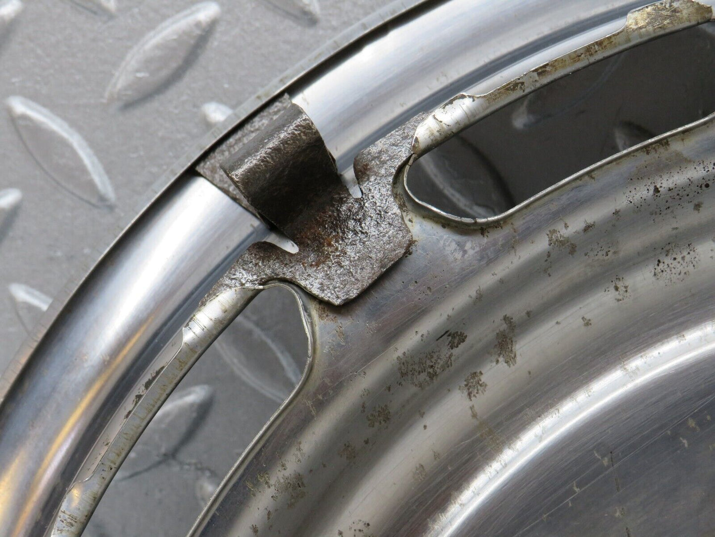 37467 Mercedes-Benz W109 300SEL Wheel Hub Cap 14"