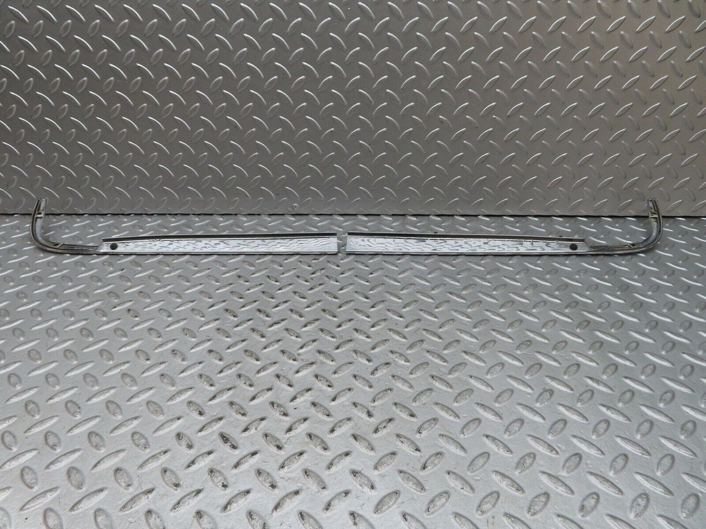 17618 Mercedes-Benz W116 450SEL Trunk Lid Chrome Moulding Trim Pair