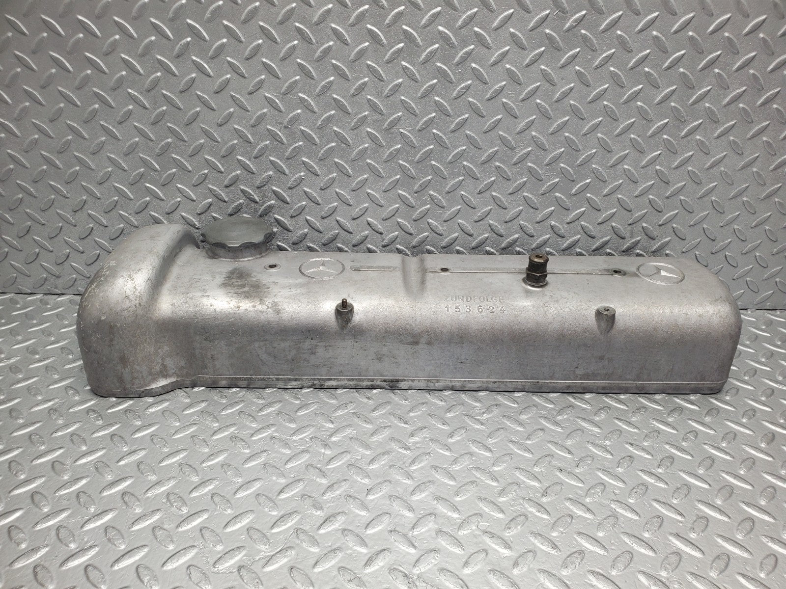 W112 cylinder head cover used OEM