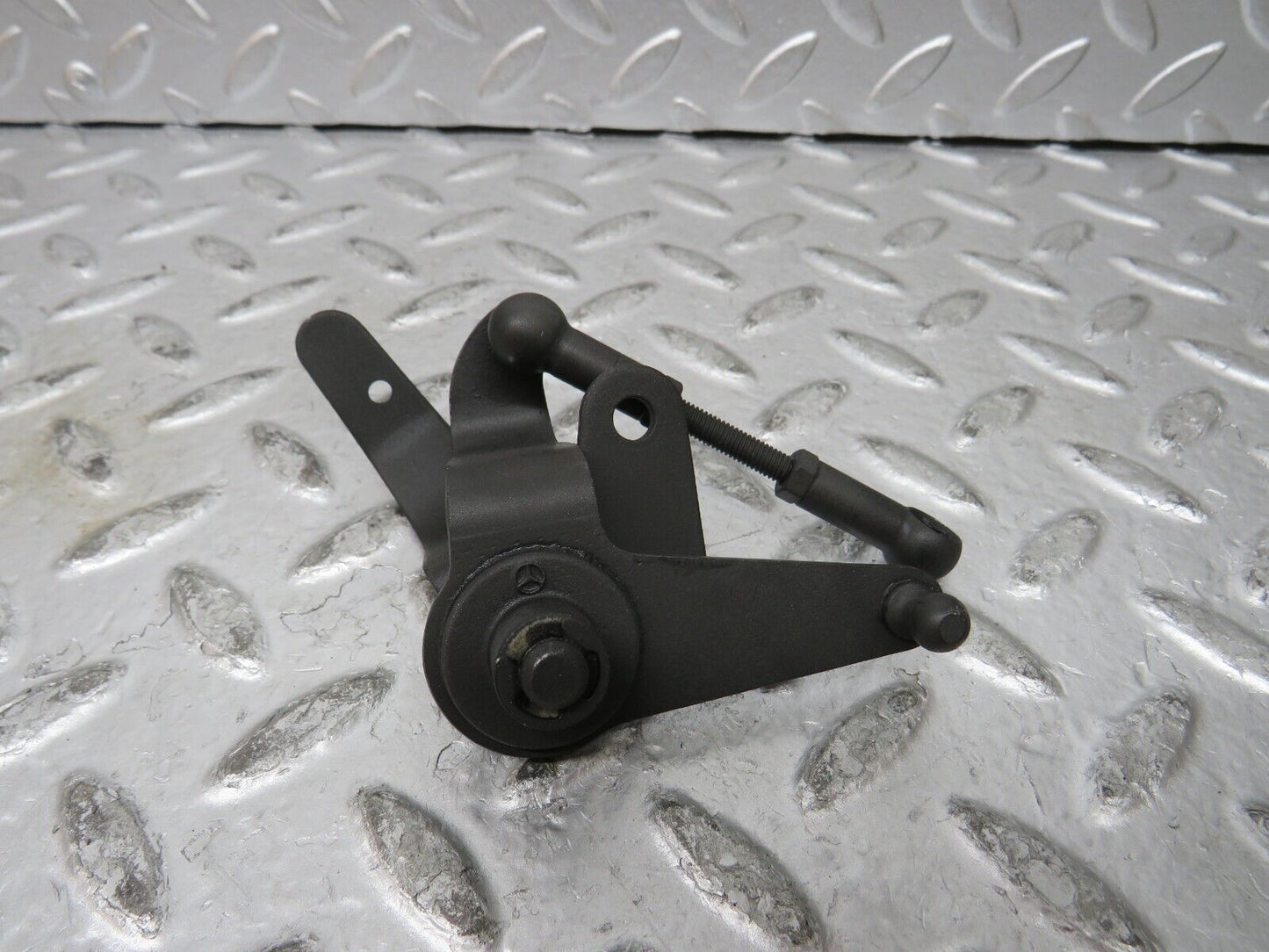 27448 Mercedes-Benz W123 280E Throttle Linkage