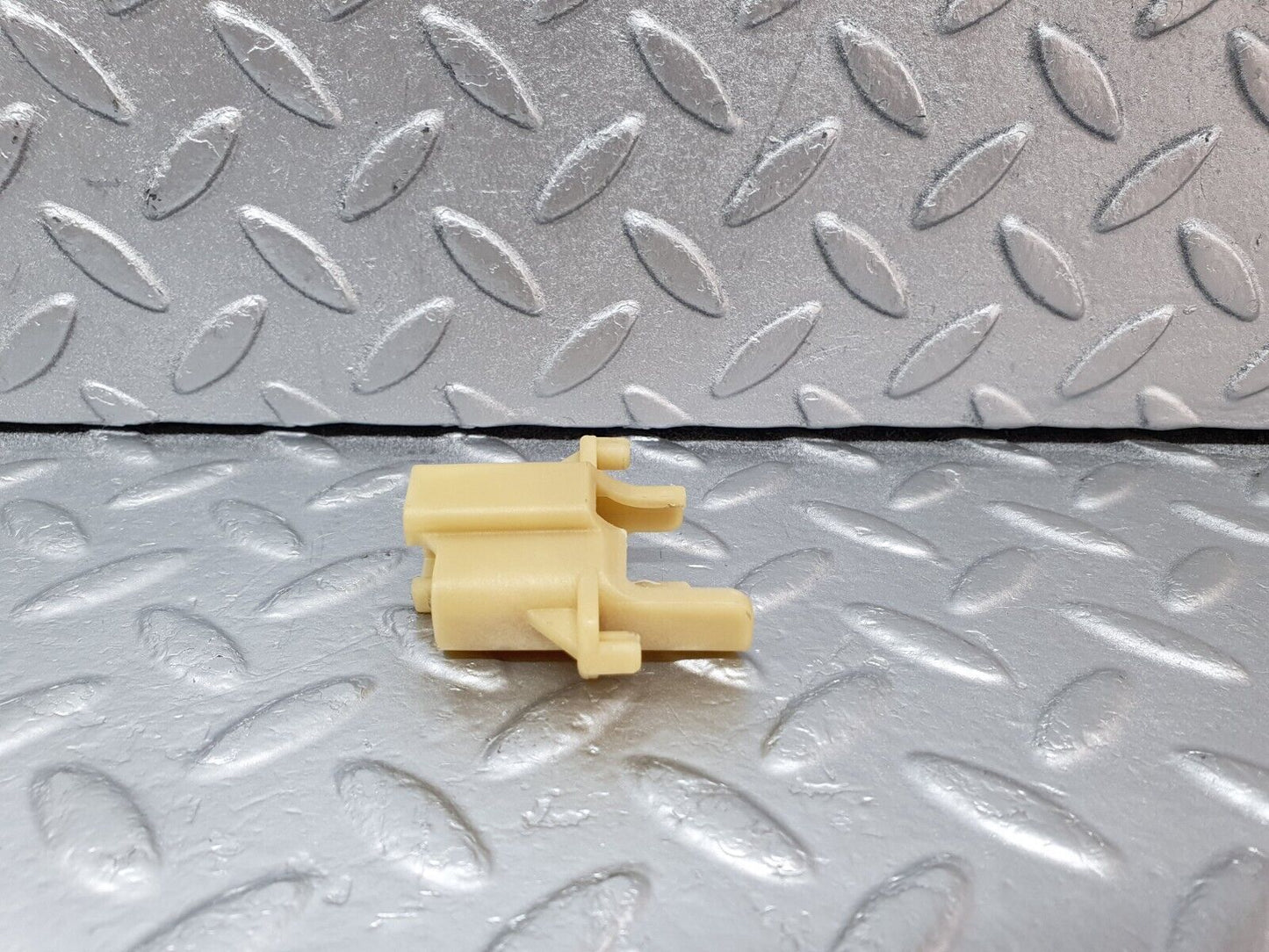 43847 Mercedes-Benz C126 380SEC Coupe Automatic Gearbox Support Bracket 722.310 1262770740 1262770940
