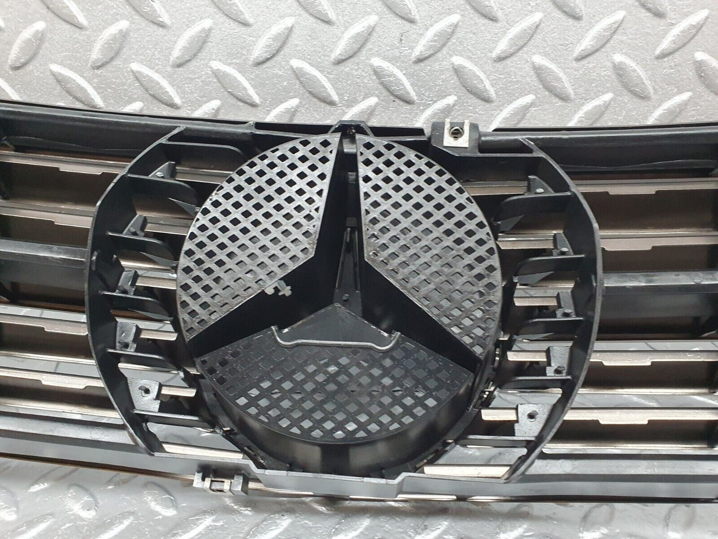 42175 Mercedes-Benz R129 320SL Coupe Bonnet Grill 1298800185