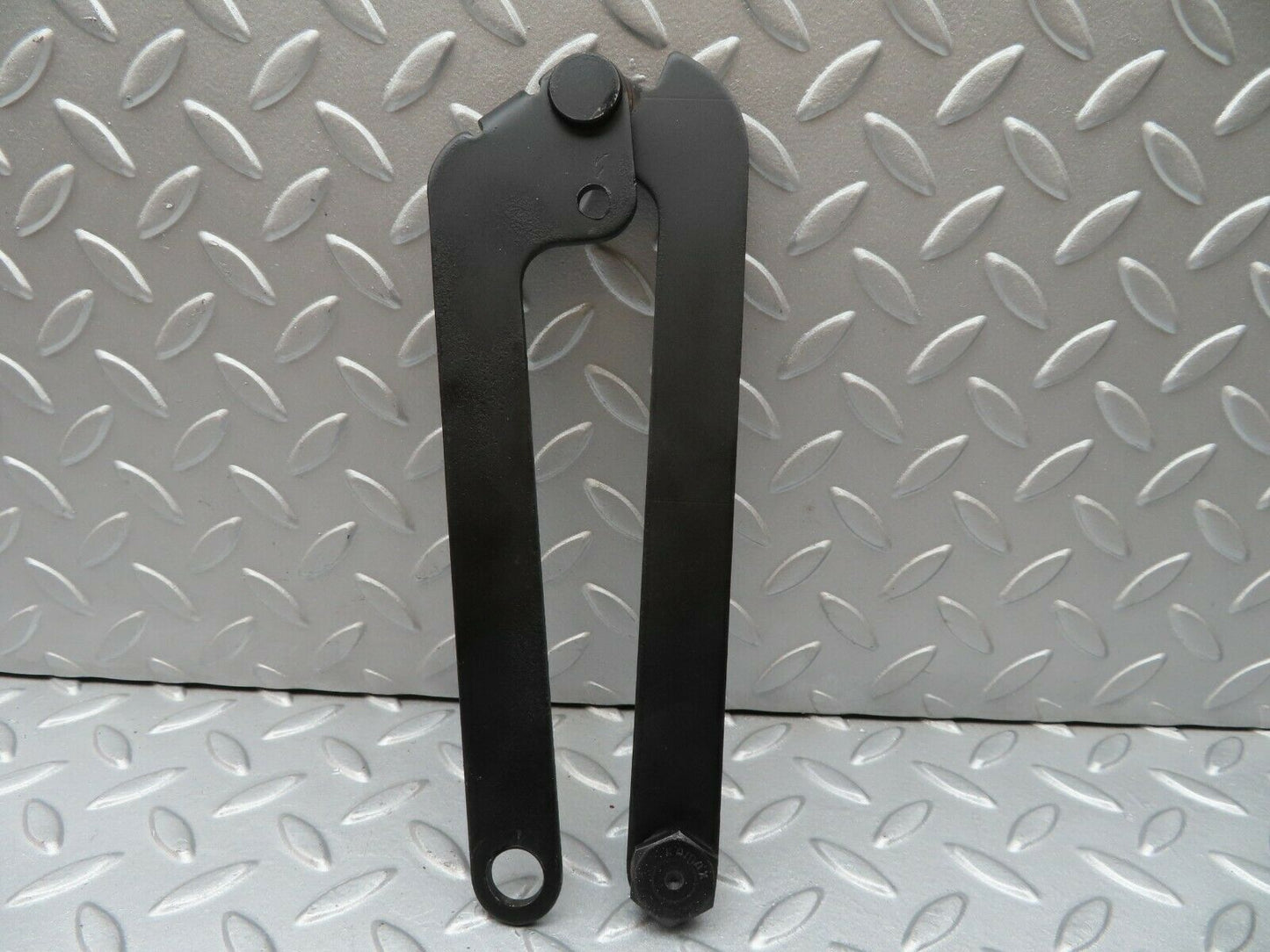 3623 Mercedes-Benz W115 220D Right Bonnet Hinge