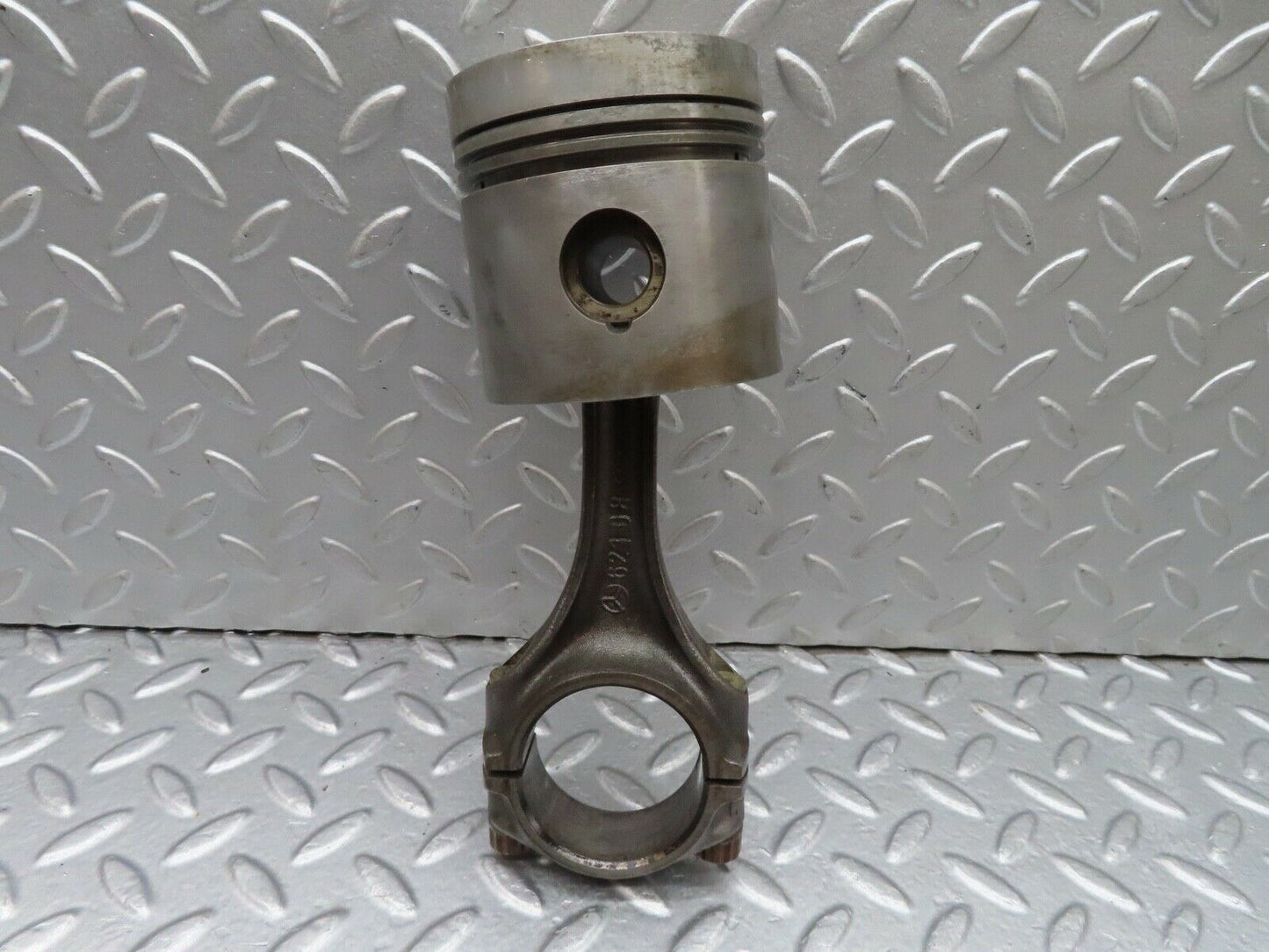 18100 Mercedes-Benz W123 200 Piston With Connecting Rod 86.00 mm