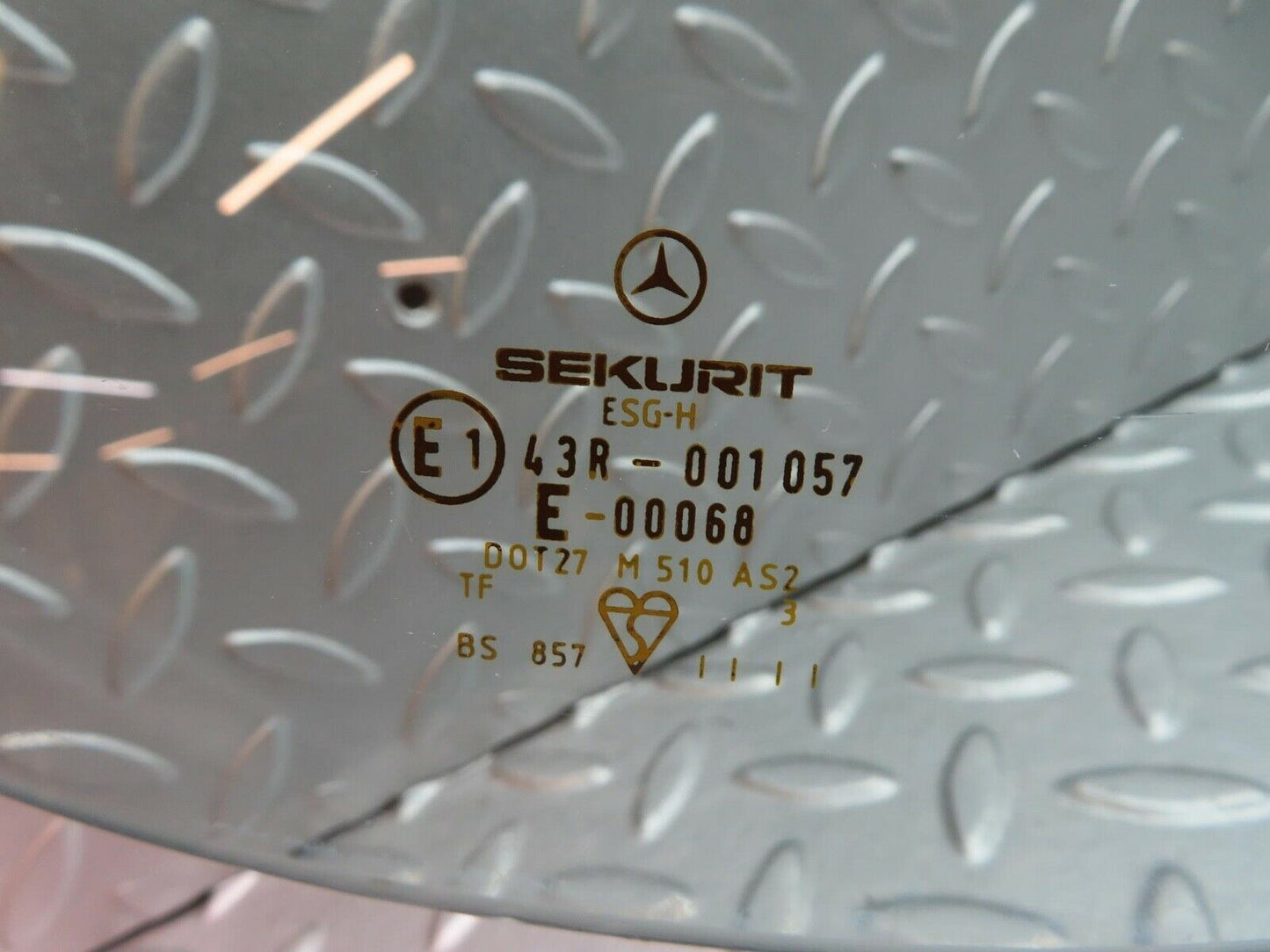 13539 Mercedes-Benz W123 200 Rear Heated Windscreen Glass