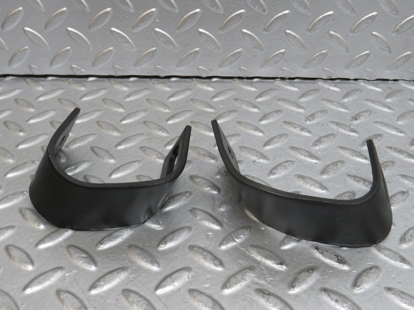 29673 Mercedes-Benz W123 230E Front Bumper Bracket