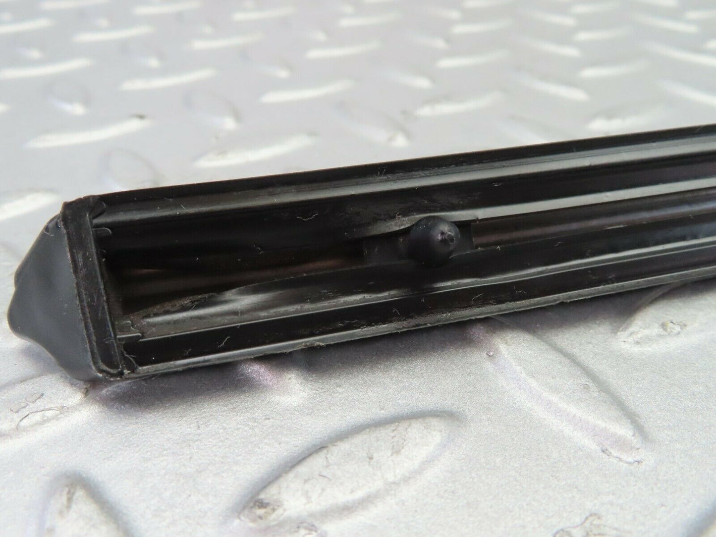 7523 Mercedes-Benz S123 230TE Wagon Centre Fender Wing Chrome Trim Front Left