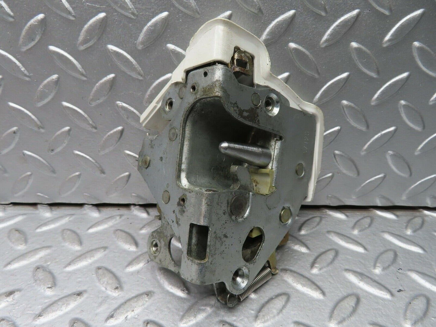 21644 Mercedes-Benz W126 300SE Rear Right Door Lock Mechanism 1237330208