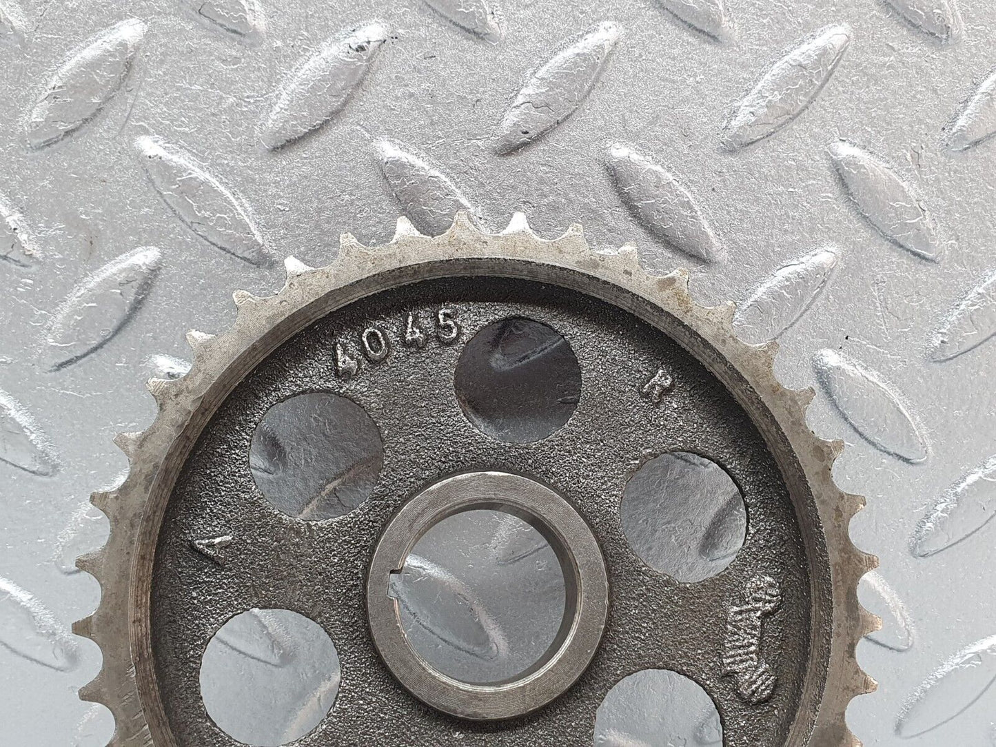 40872 Mercedes-Benz W123 240D Camshaft Timing Gear