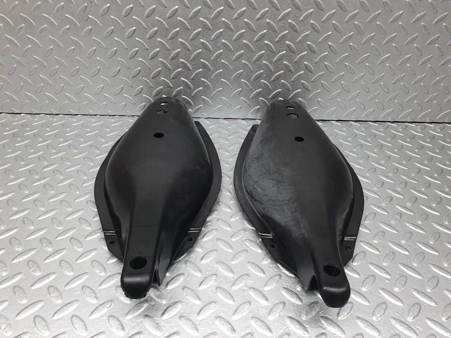 41779 Mercedes-Benz W202 C200 Rear Control Arm Cover 2x 1293520189 1293520188