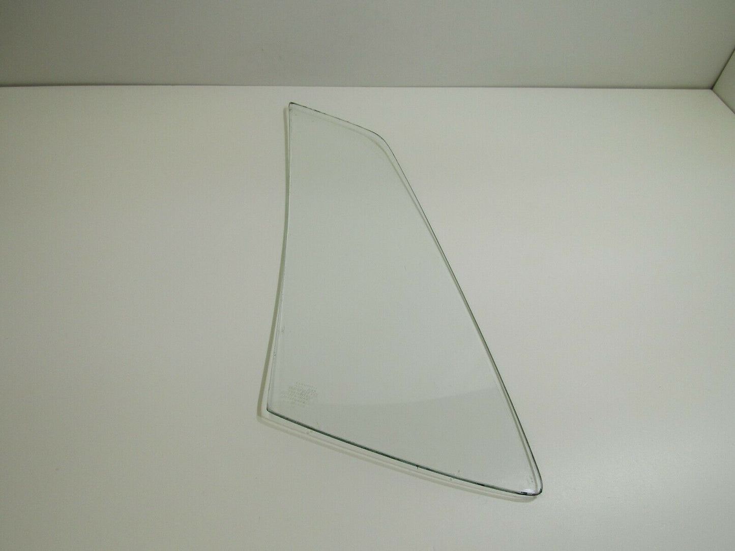 1133 Mercedes-Benz C107 350SLC Coupe Side Window Flap Right Rear Clear
