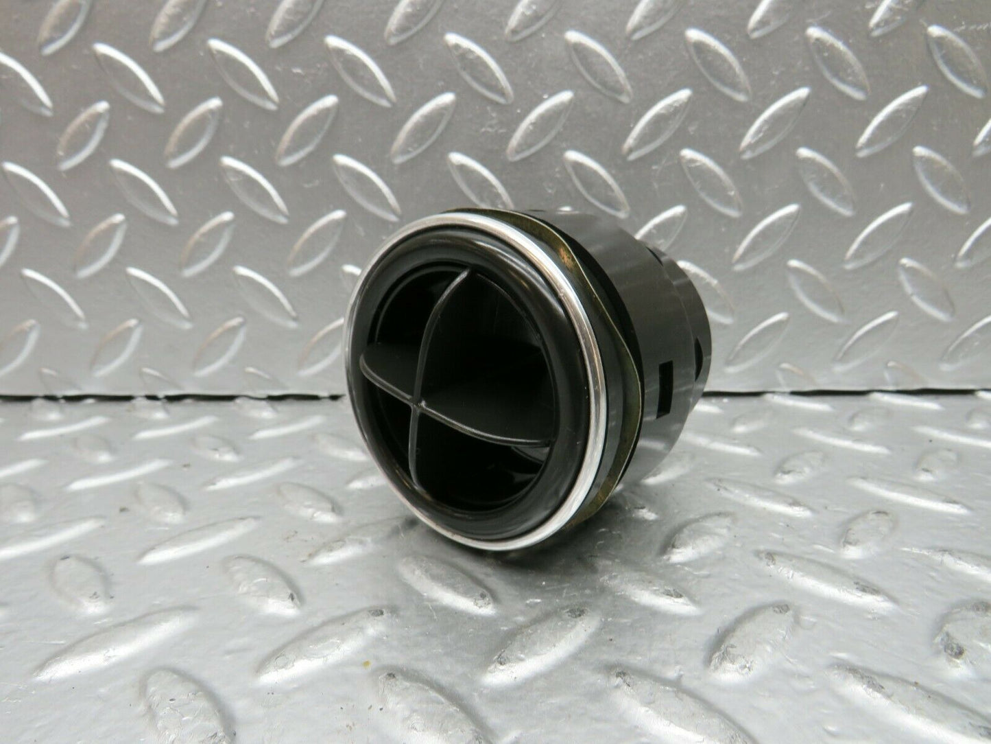 22714 Mercedes-Benz C107 450SLC Coupe Dashboard Air Vent
