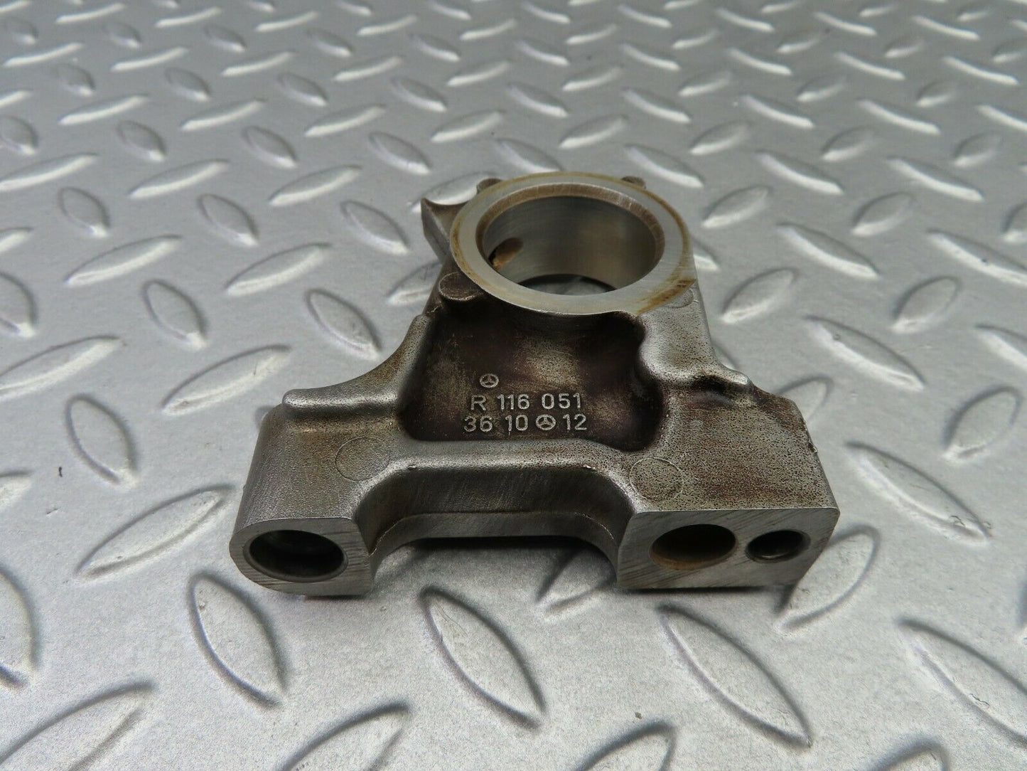 6293 Mercedes-Benz W126 380SE Camshaft Bearing Tower 1160513610