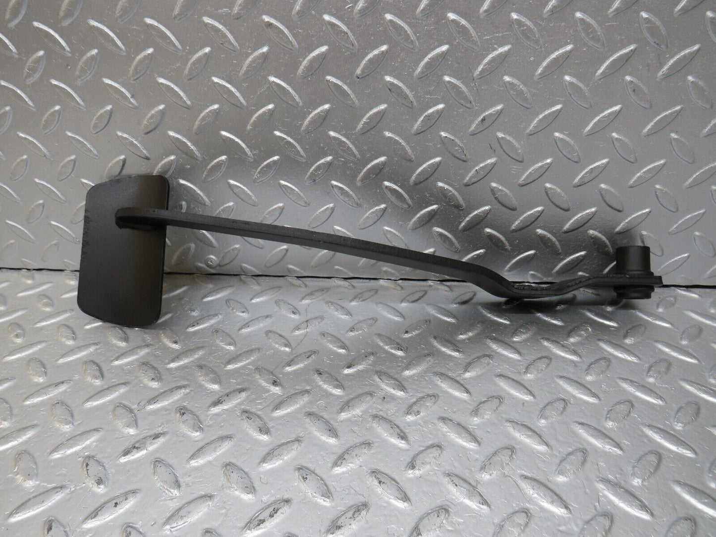 34583 Mercedes-Benz C126 380SEC Coupe Brake Pedal