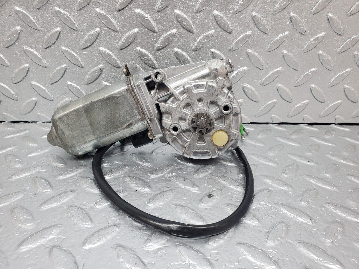 44294 Mercedes-Benz W123 280E Rear Right Window Regulator Motor 0130821016