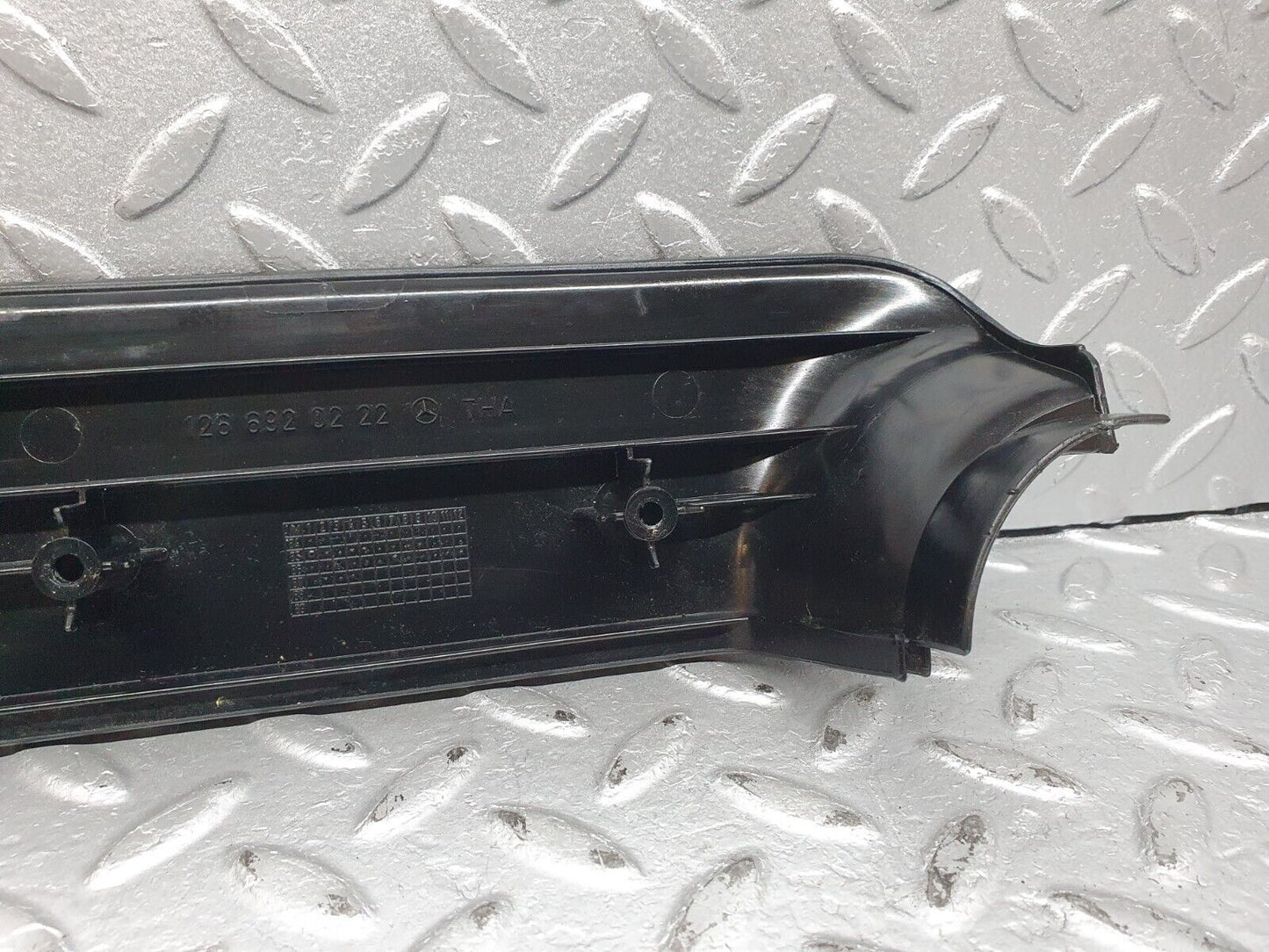 41115 Mercedes-Benz W126 300SE B Pillar Bottom Cover Right 1266920222