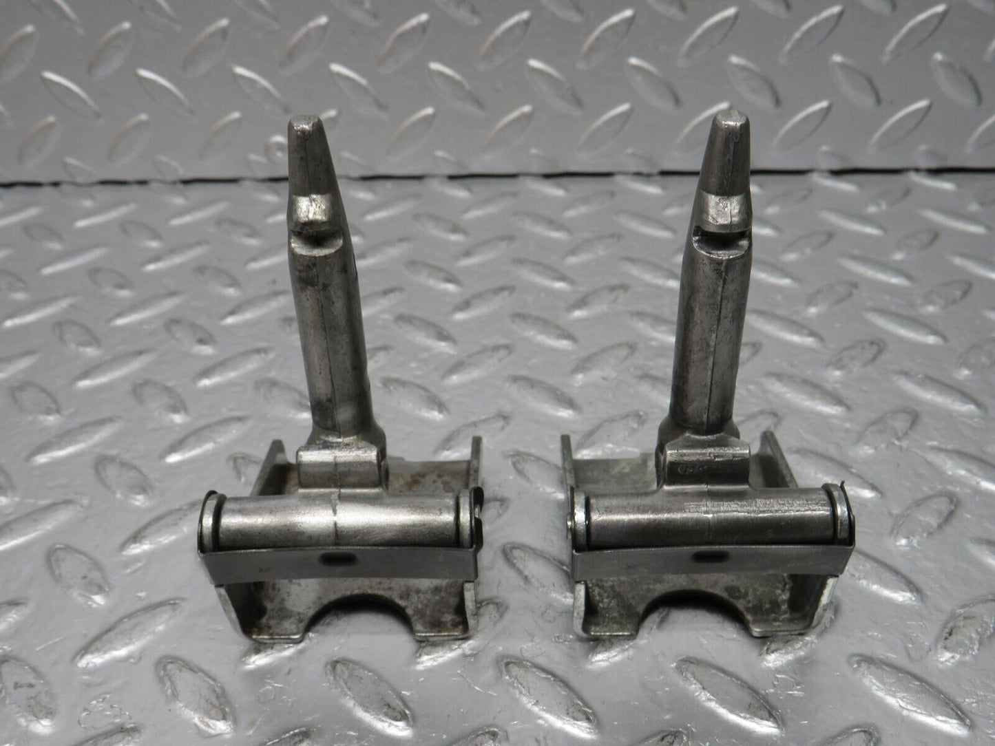 32556 Mercedes-Benz S124 300TE Wagon Rear Seat Hinge
