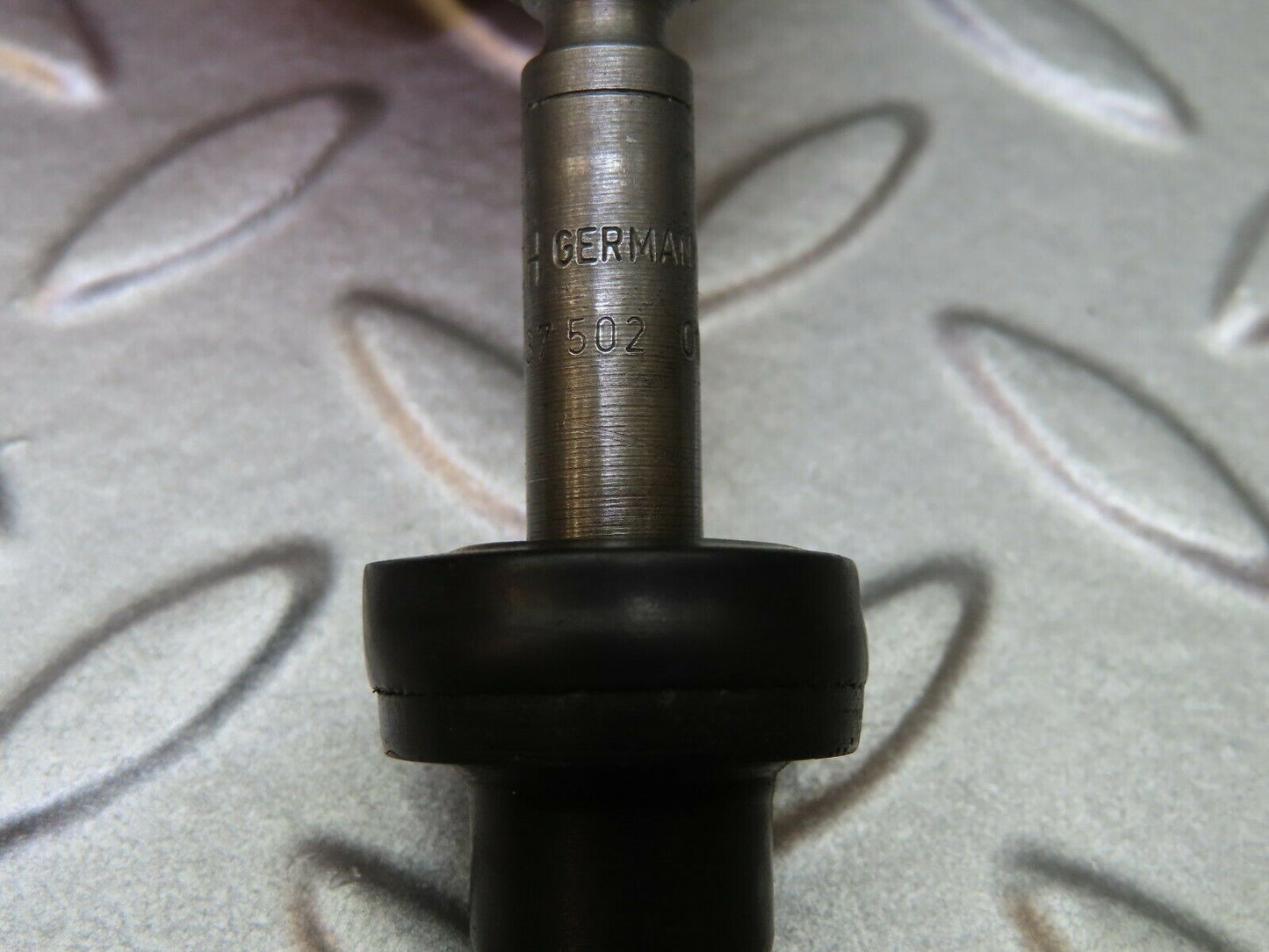 4422 Mercedes-Benz W123 230E Fuel Injector Bosch 0437502010