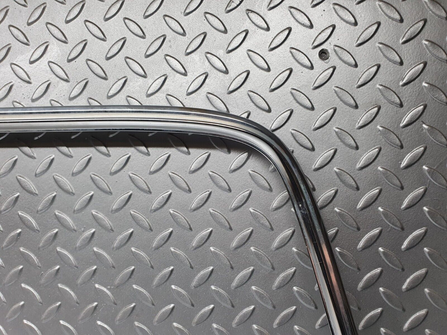 40771 Mercedes-Benz W123 300D Rear Windscreen Chrome Frame