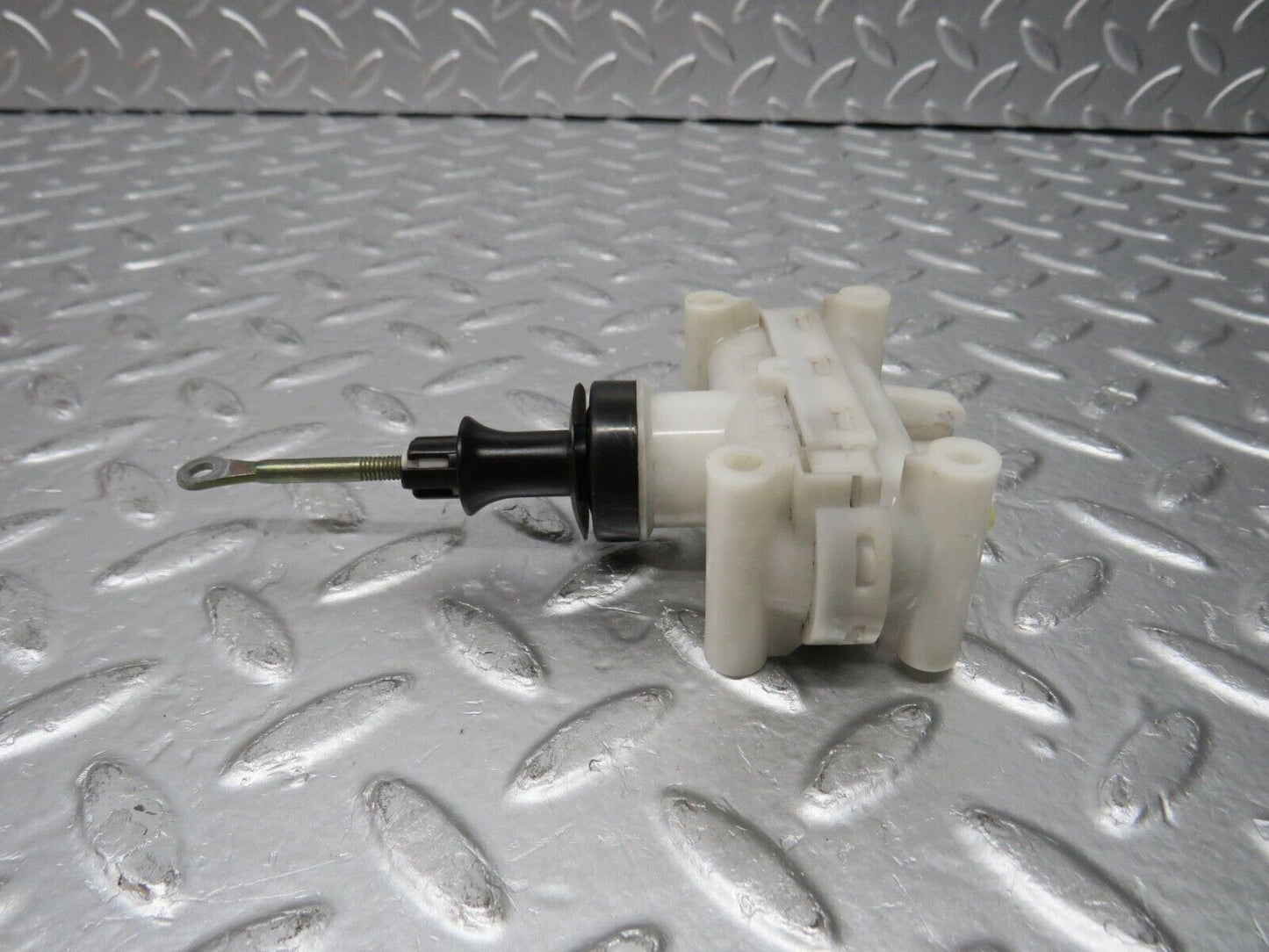 31397 Mercedes-Benz S124 220TE Door Lock Vacuum Actuator Hella Rear Right
