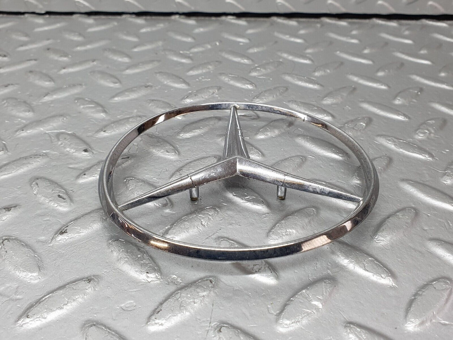 41206 Mercedes-Benz W126 300SE Trunk Lid Badge Emblem 1267580158
