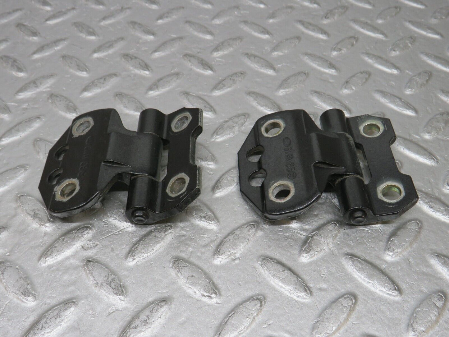37738 Mercedes-Benz A124 320E Cabriolet Door Hinge Left Side