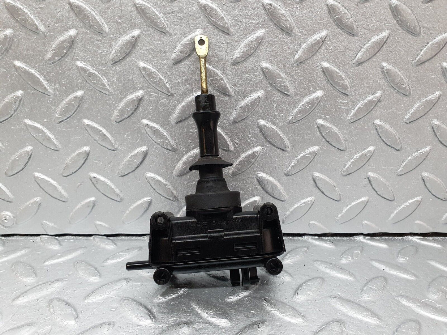 41512 Mercedes-Benz W124 200E Rear Door Lock Vacuum Actuator 0008007975